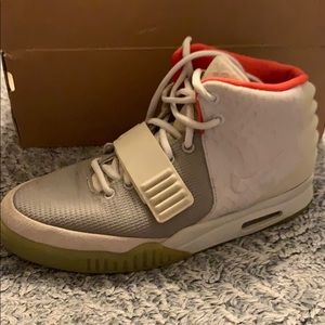 Nike air yeezy nrg platinum edition